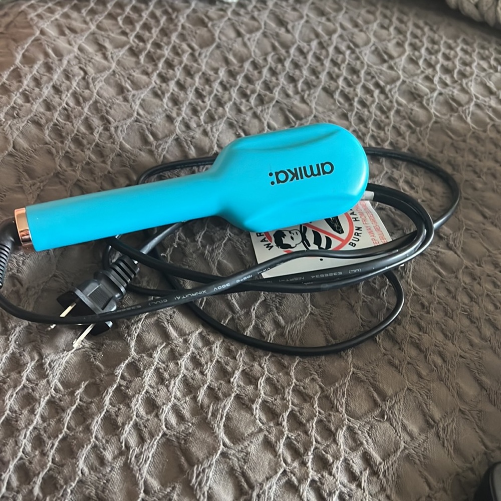 Amika mini hair straightener used one time